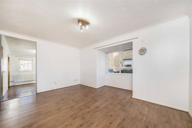 66, Chaucer Drive, London photo 2