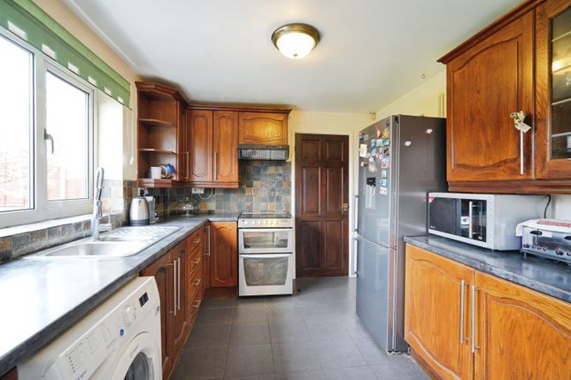 88, Fabis Close, Swadlincote photo 4
