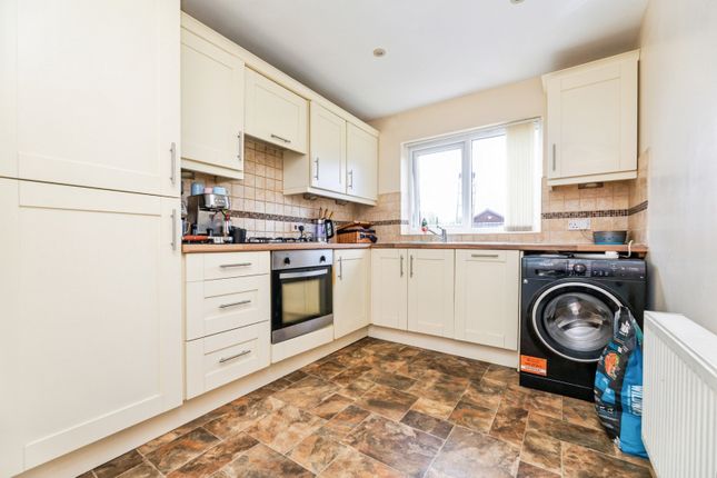 31, Fenton Fields, South Yorkshire photo 3