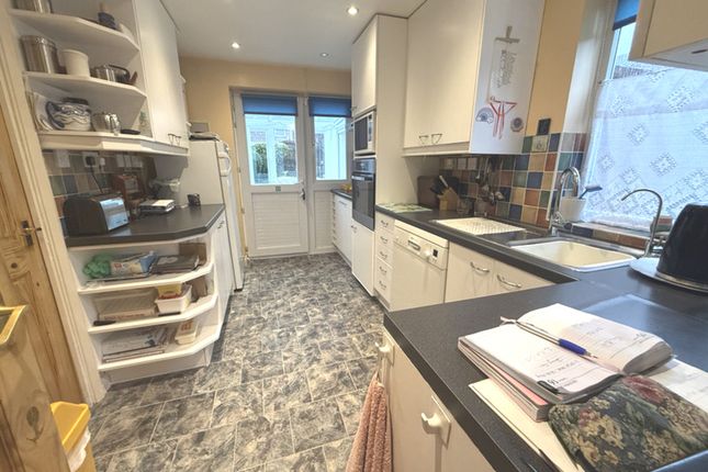 7, St James Close, Thornbury photo 3