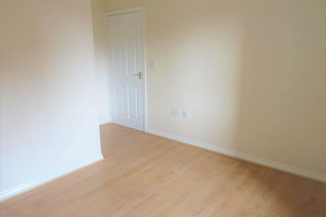 Flat to rent in Anglian Way, Coventry