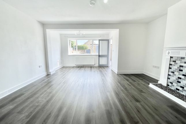 19, Rowlands Close, Waltham Cross photo 3
