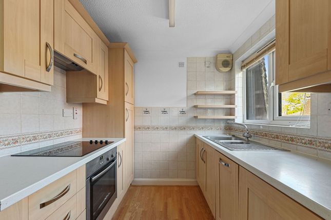 Flat 11, Beech Spinney, Warley, Brentwood photo 4