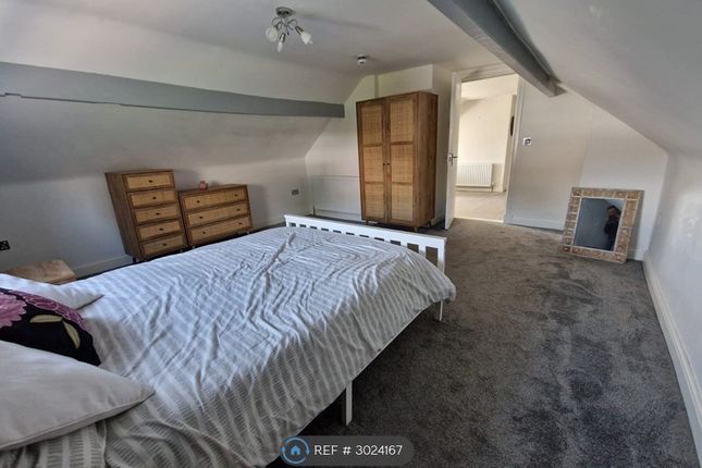 Flat, Swansea photo 2