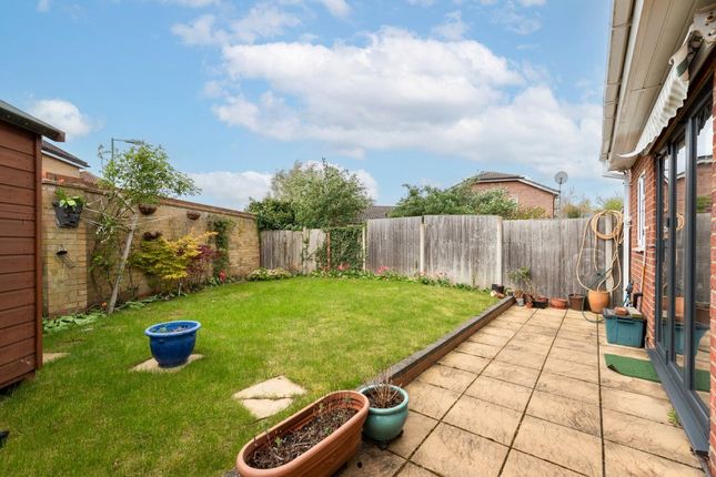 Link-detached house for sale in Hadleigh Drive, Sutton