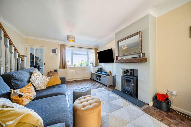 2 Mant Close, Pulborough photo 2