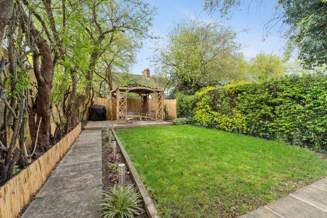 Cottage for sale in Hogarth Hill, Hampstead Garden Suburb