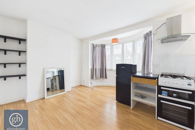 Hartland Drive, Ruislip photo 2