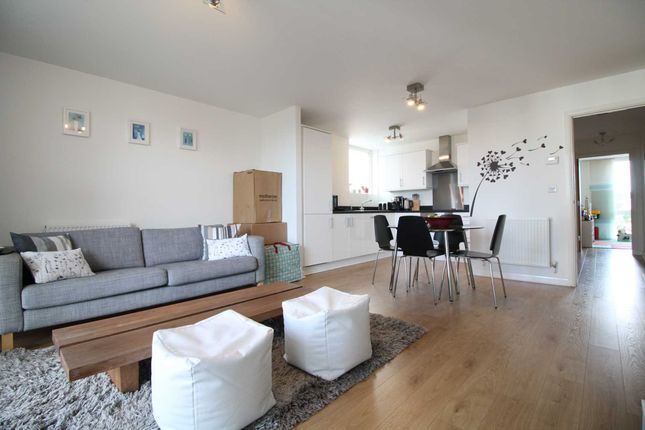 Flat to rent in Pyrene House, Brentford