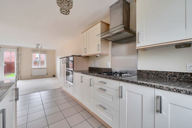 Merlin Way, Berkshire photo 4
