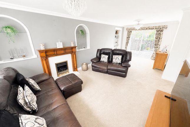 15, Honiton Gardens, Corby photo 2