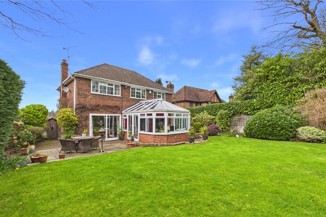 16, Leycester Close, Surrey photo 3