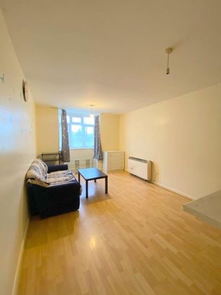 1 Gainsborough Lodge, Hindes Road, Middlesex photo 2