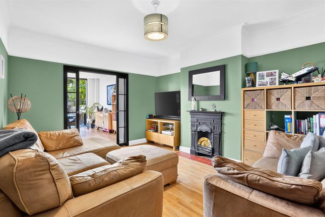 5, Fairway, Carshalton photo 4