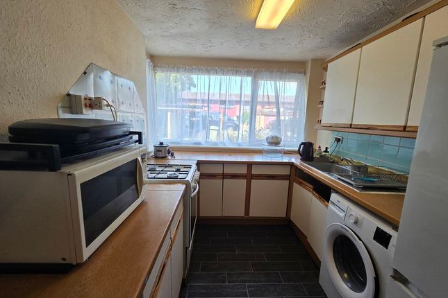 6, Sunningdale Way, Milton Keynes photo 2
