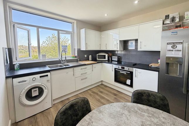 31, High Street, Batley photo 3