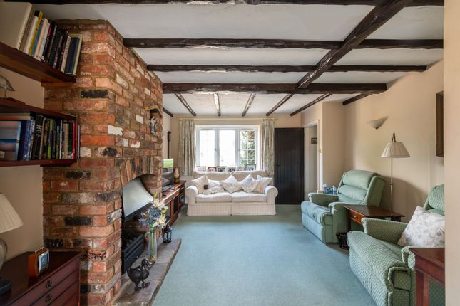 18 Clerks Croft, Redhill photo 5