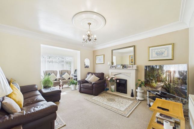 55 Beech Avenue, Ruislip photo 2
