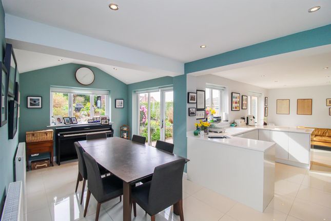 6, Hall Cliffe Rise, Wakefield photo 3