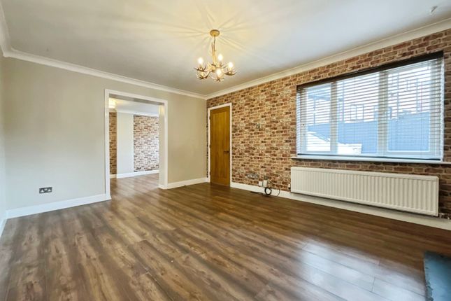 21, Robina Drive, Giltbrook, Nottingham photo 2