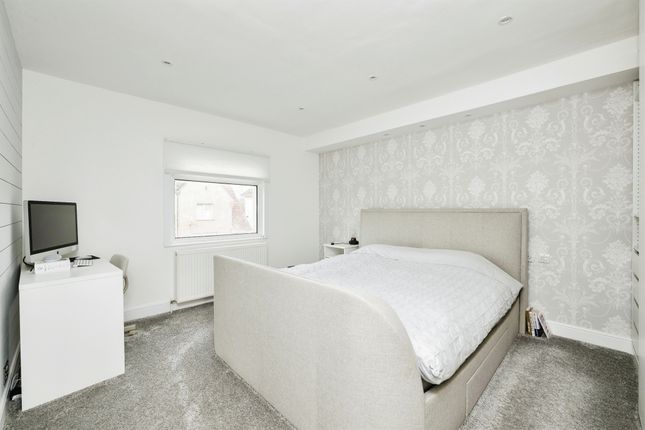End terrace house for sale in Kenmuir Crescent, Northampton
