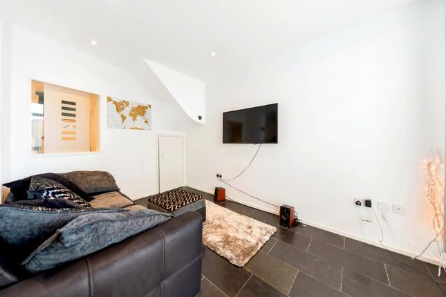 Flat to rent in Railton Road, London