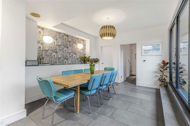 Flat 7, 20-21, Bartholomew Square, London photo 4