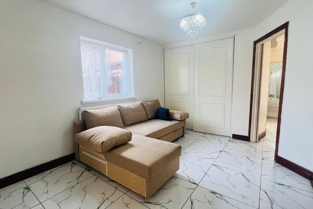 9, Dunsmore Road, Luton photo 5