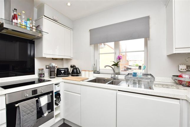 Thumbnail Flat for sale in Goodworth Road, Redhill, Surrey