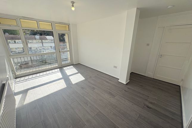 23, Spring Hill Tower, Hobtoe Road, HARLOW photo 4