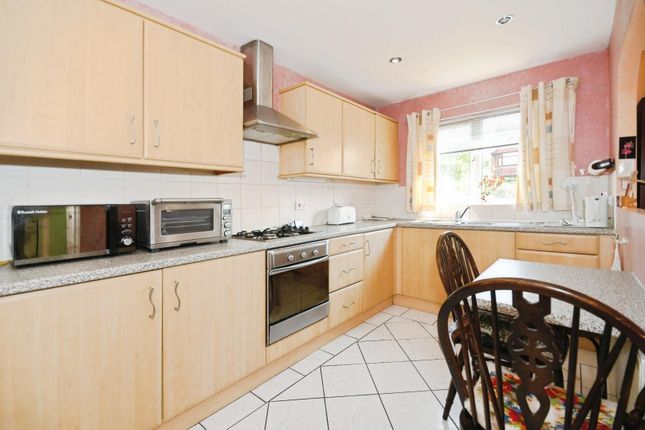 1, St. Martins Close, Chesterfield photo 3
