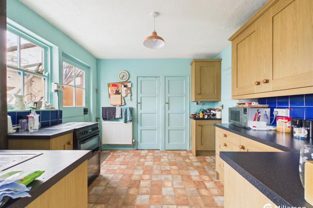3, Trinity Close, Redruth photo 3