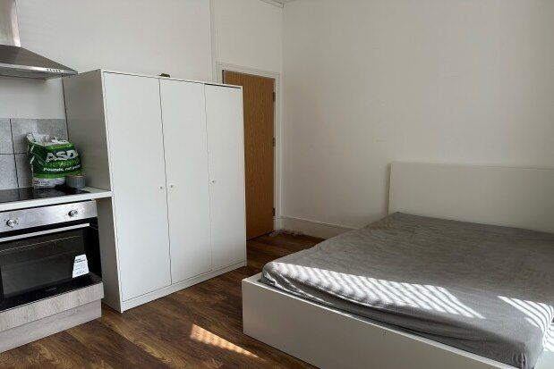 Studio to rent in Shorncliffe Road, Folkestone