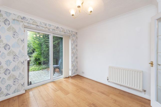 17, Greenacres Drive, Castleford photo 2