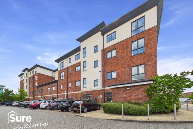 Thumbnail Flat to rent in Cunningham Way, Leavesden, Watford, Hertfordshire
