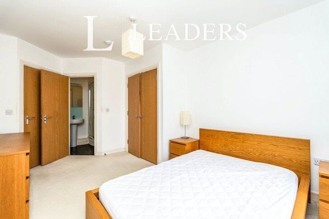 Flat 50 Sapphire Court, Ocean Way, Southampton photo 4