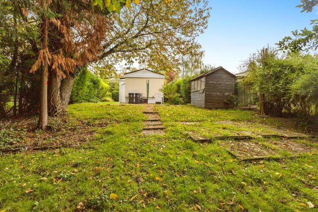 9, Lark Rise, Turners Hill photo 2