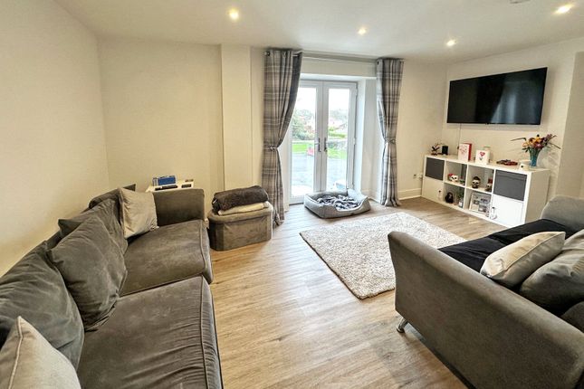 Flat 2, Hatch House,, Station Road, Lymington photo 2