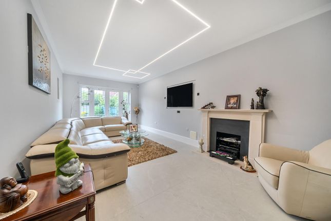 3, Flora Close, Stanmore photo 4