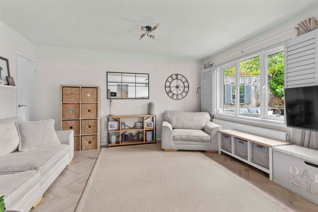 3 George Close, Marlow photo 2