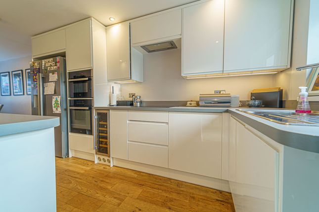 16 Walnut Drive, Newport photo 3
