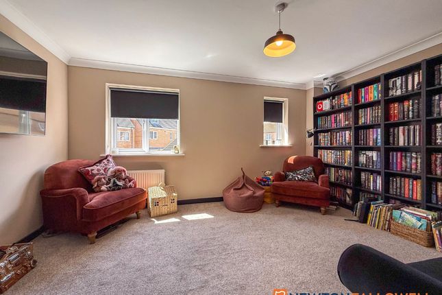 9 Lavender Way, Newark photo 4