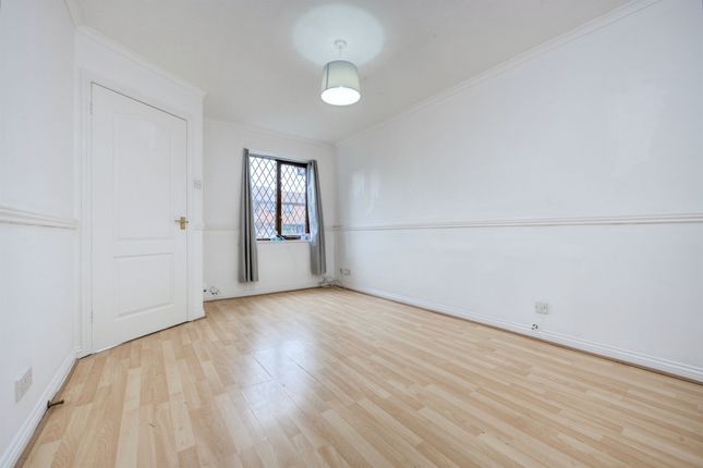 23, Eayre Court, St. Neots photo 2