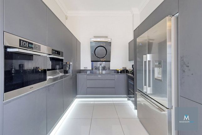 Flat for sale in Brandesbury Square, Woodford Green