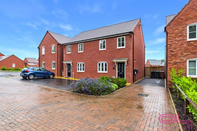 21, Fowler Close, Swadlincote photo 3