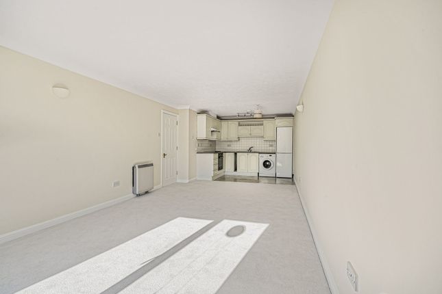Flat 9, Cobham Gate,, Freelands Road, Cobham photo 3