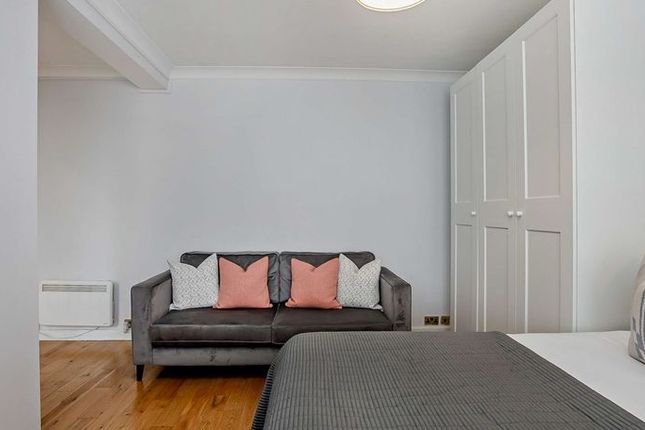Flat 24, 39 Hill Street, London photo 3