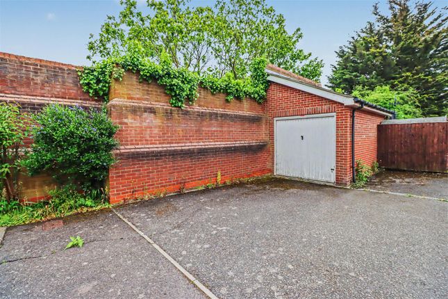 25, The Parks, Basildon photo 3
