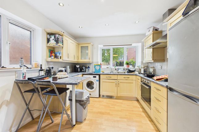 48, Barnsdale Close - SL, Leicestershire photo 2