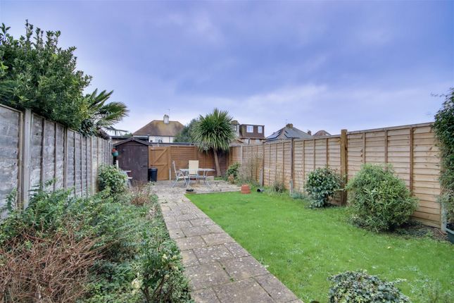 26, Walton Close, Worthing photo 2